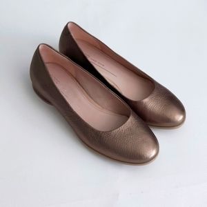 ECCO women's flat shoes. US 10/10.5. Size 41 EU. Color bronze.